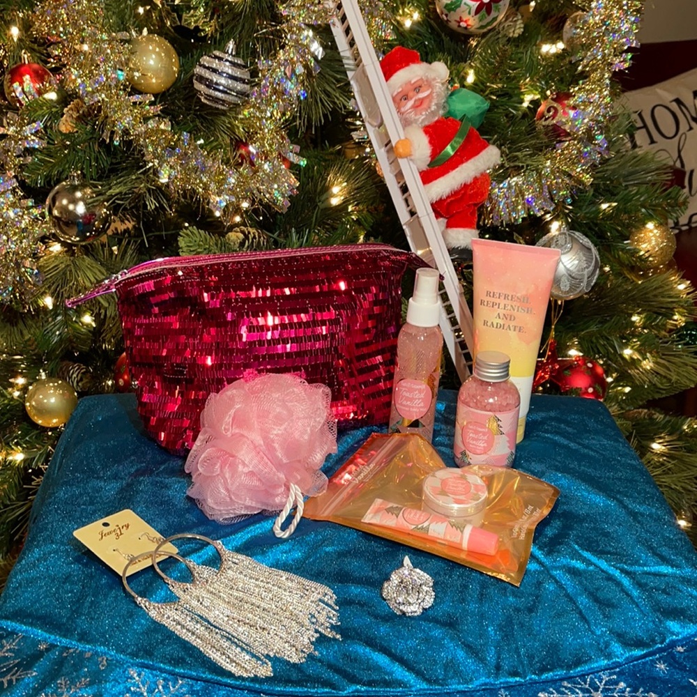 💖”PRETTY IN PINK”💖 bundle for Christmas~! NWOT